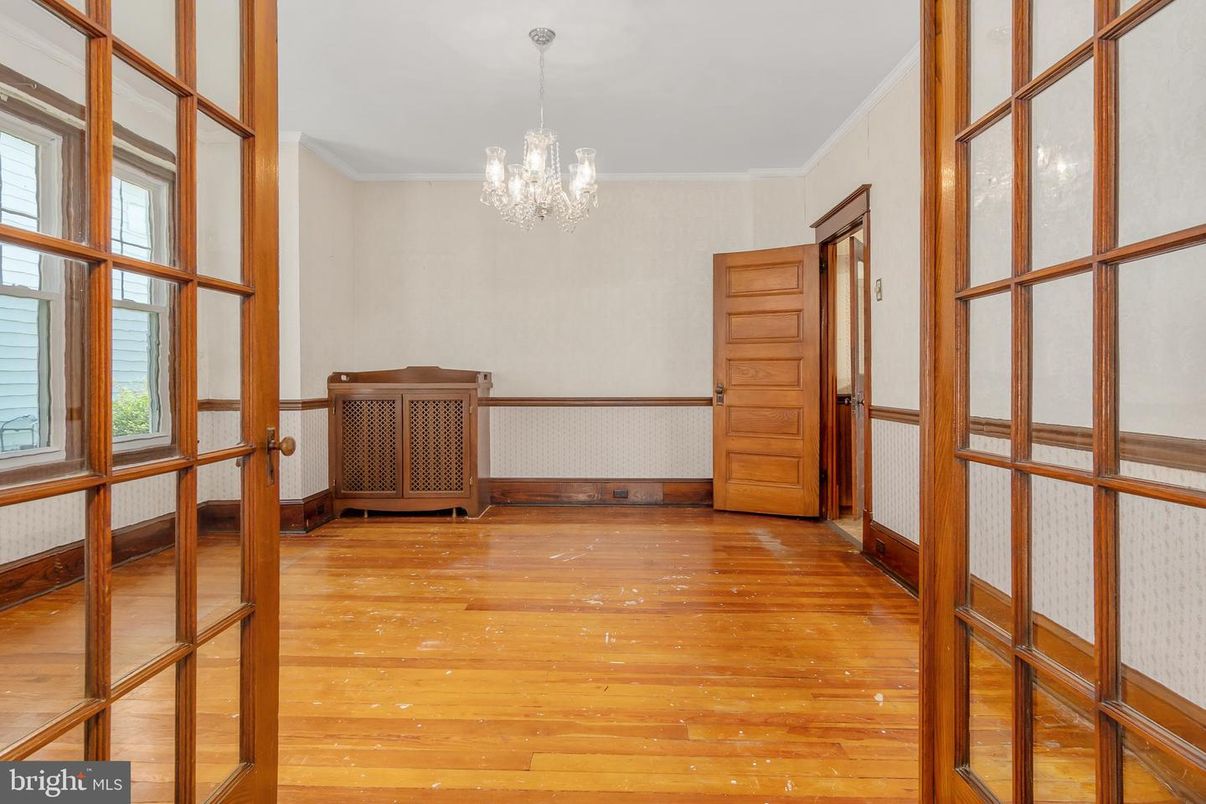 Chandelier, Interior, Wood Texture Flooring