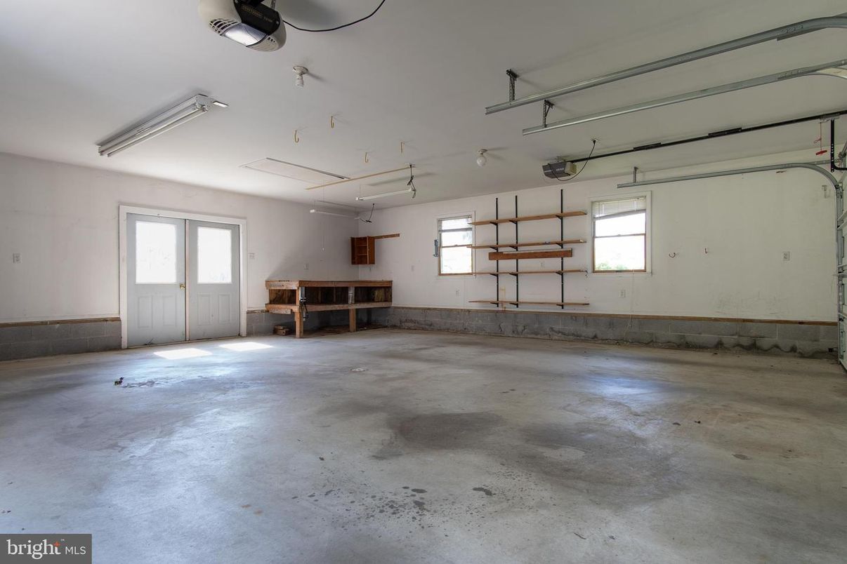 Garage, Interior