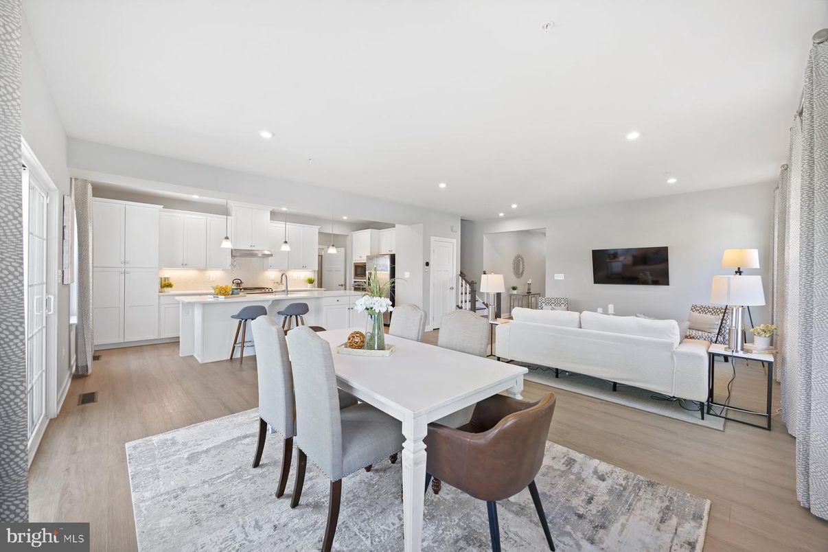 Dining room, Interior, Kitchen, Living room, Pendant Lights, Recessed Lighting, Wood Texture Flooring