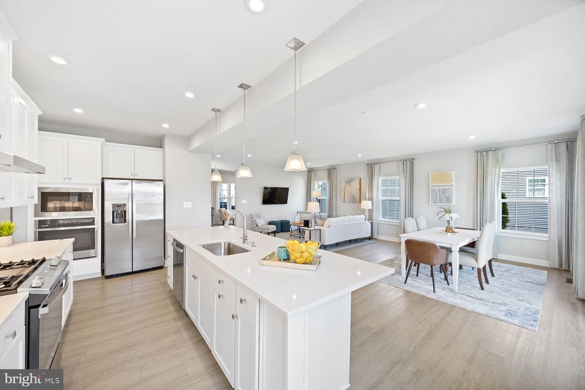 Dining room, Interior, Kitchen, Living room, Pendant Lights, Recessed Lighting, Stainless Steel Appliances, Wood Texture Flooring