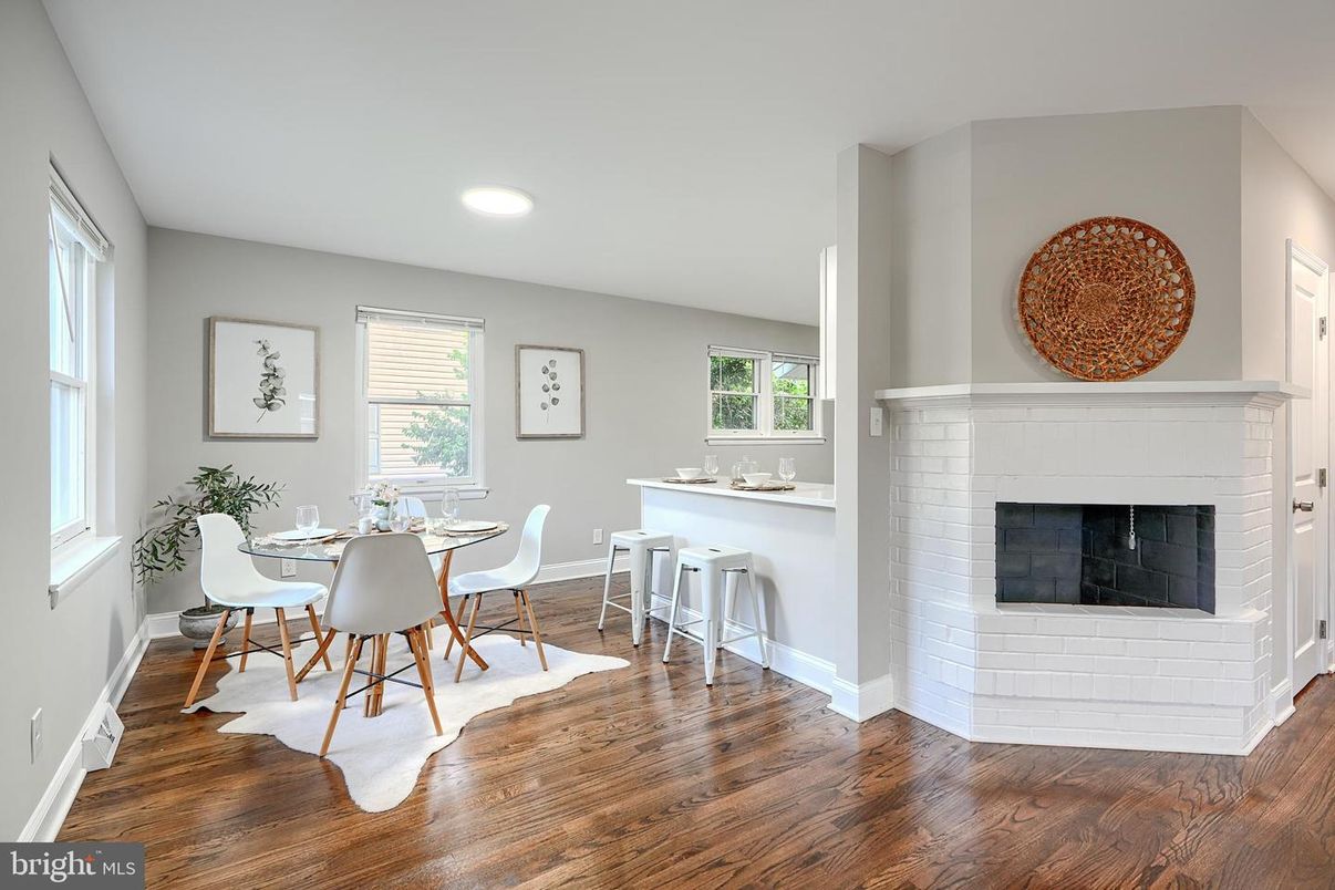 Dining room, Fireplace, Interior, Recessed Lighting, Wood Texture Flooring