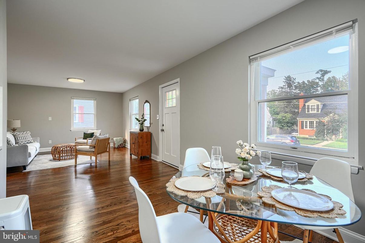 Dining room, Interior, Living room, Recessed Lighting, Wood Texture Flooring
