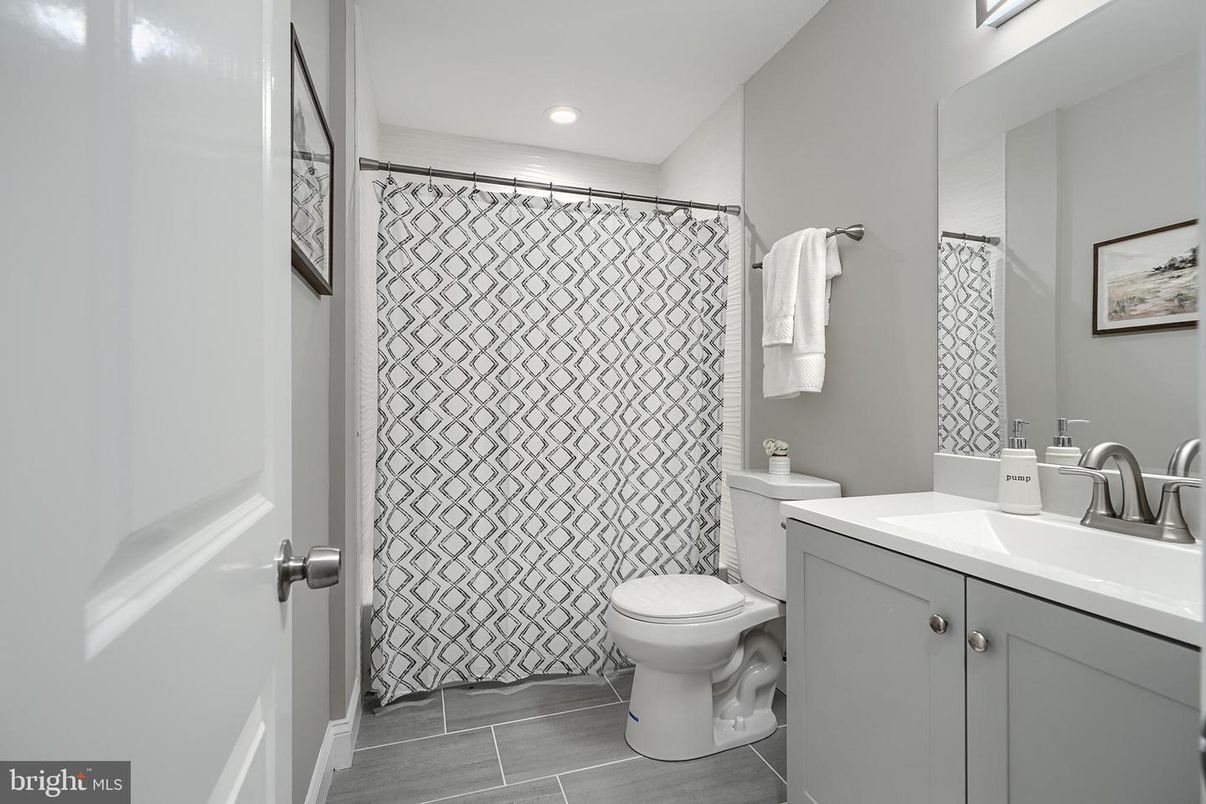Bathroom, Interior, Recessed Lighting