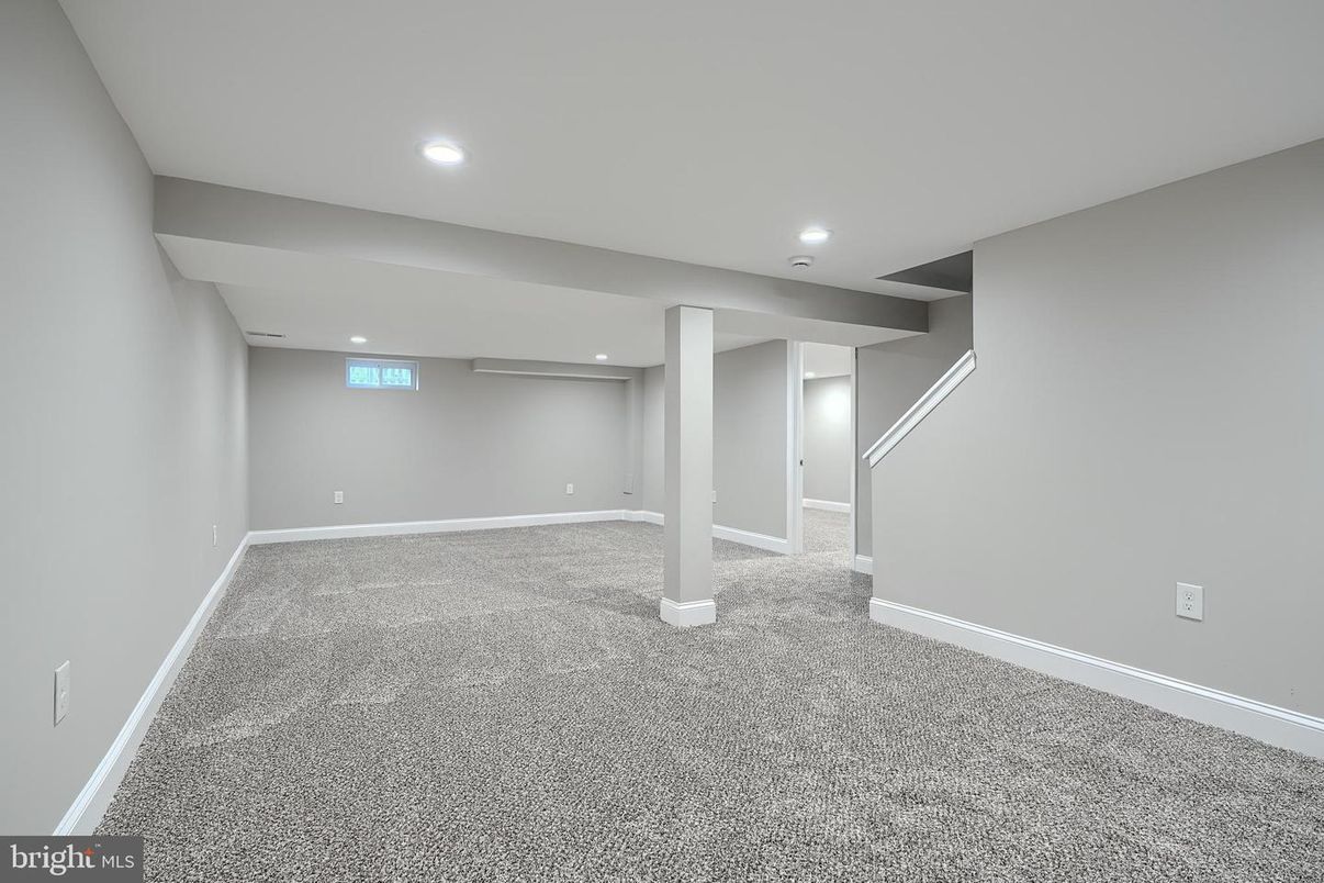 Empty room, Interior, Recessed Lighting