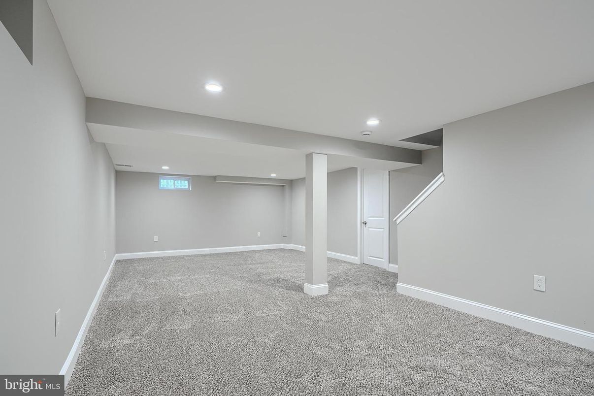 Empty room, Interior, Recessed Lighting