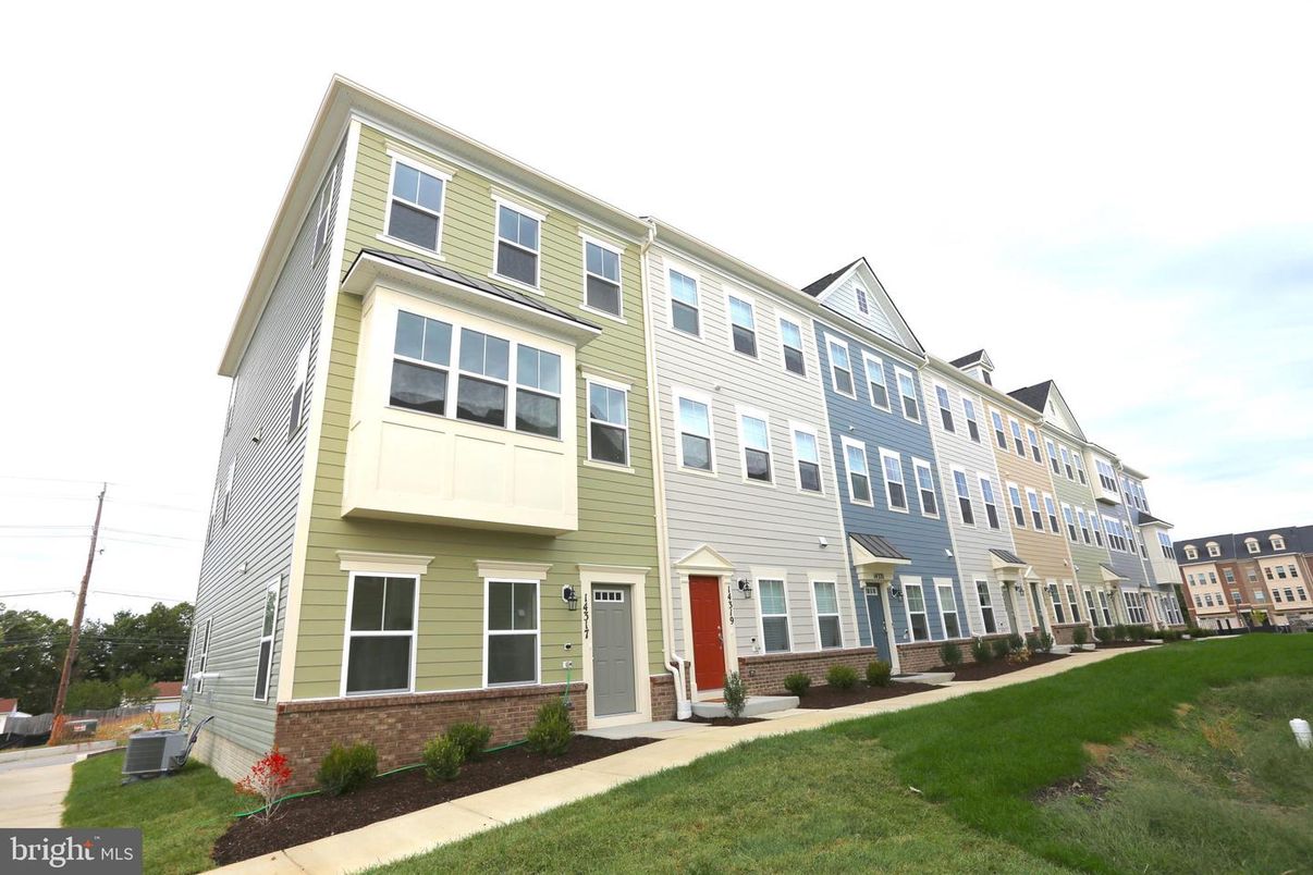 Exterior, Facade, Rowhouse