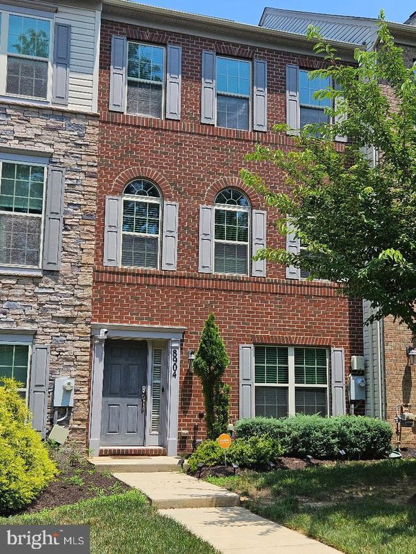 Exterior, Facade, Brick Facade, Rowhouse
