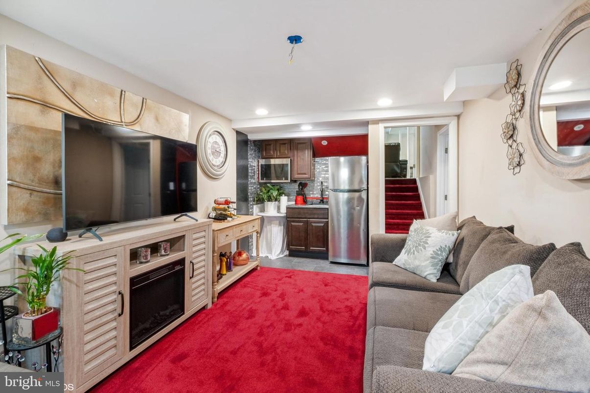 Interior, Kitchen, Living room, Recessed Lighting, Stainless Steel Appliances