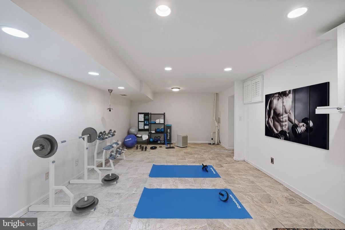 Fitness Equipment, Interior, Recessed Lighting