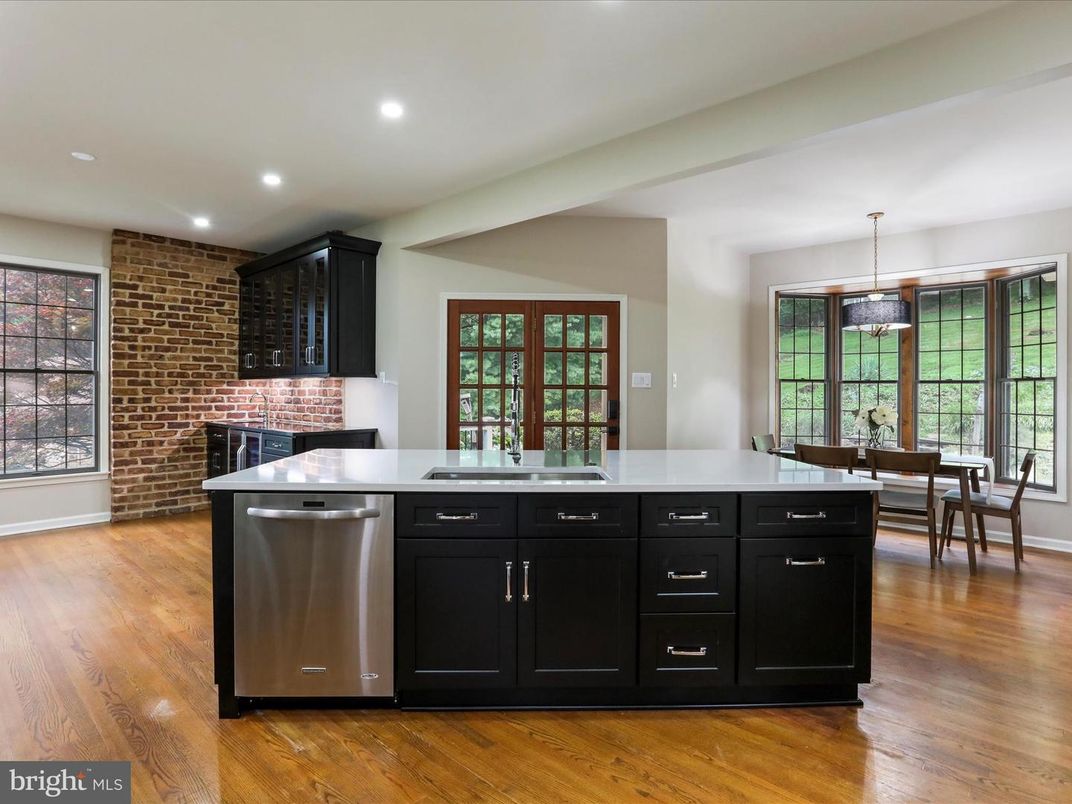 Dining room, Interior, Kitchen, Pendant Lights, Recessed Lighting, Stone Walls, Wood Texture Flooring