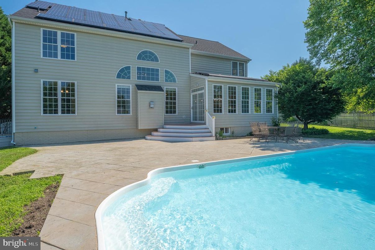 Exterior, Pool, Solar Panels