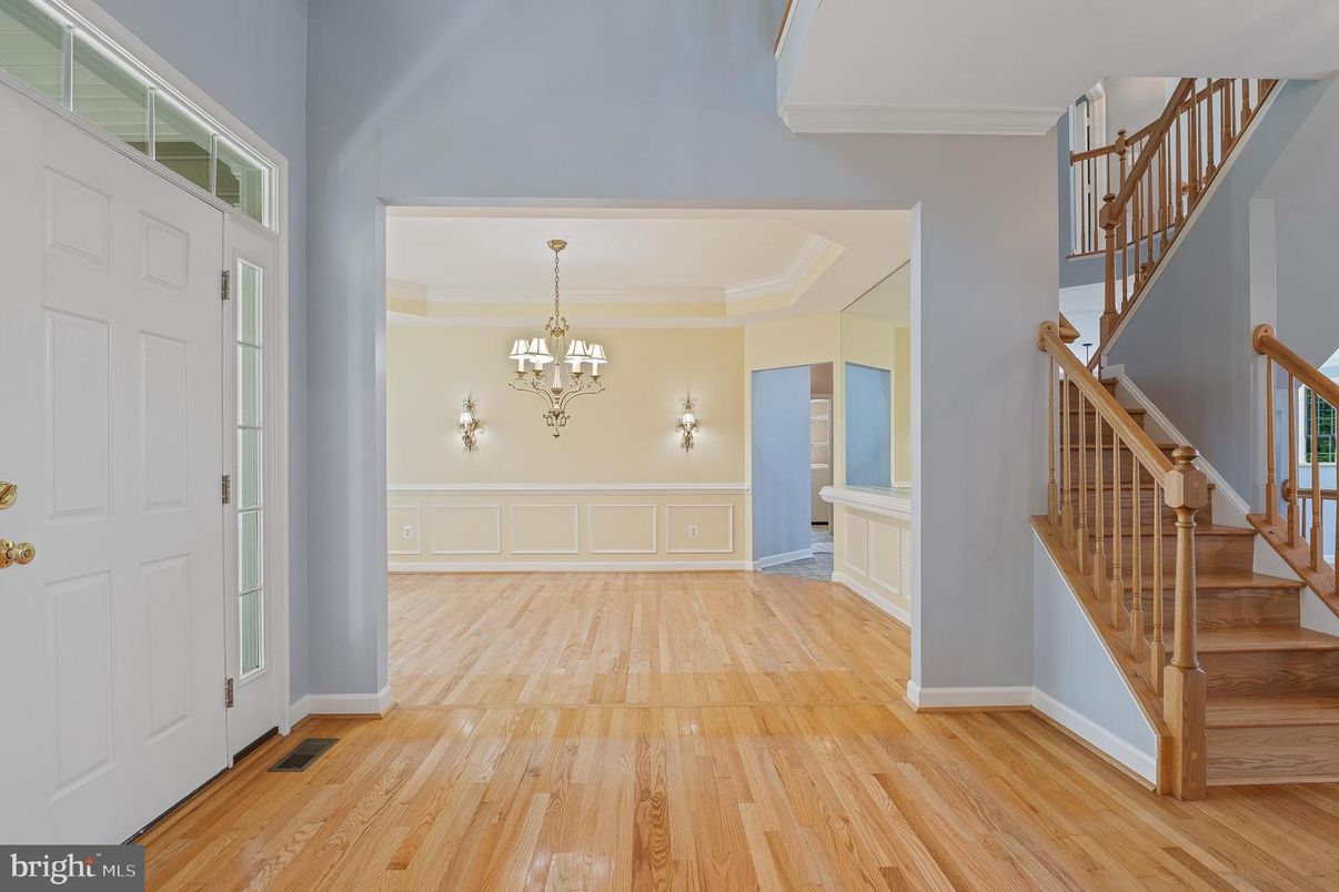 Chandelier, Empty room, Interior, Wood Texture Flooring