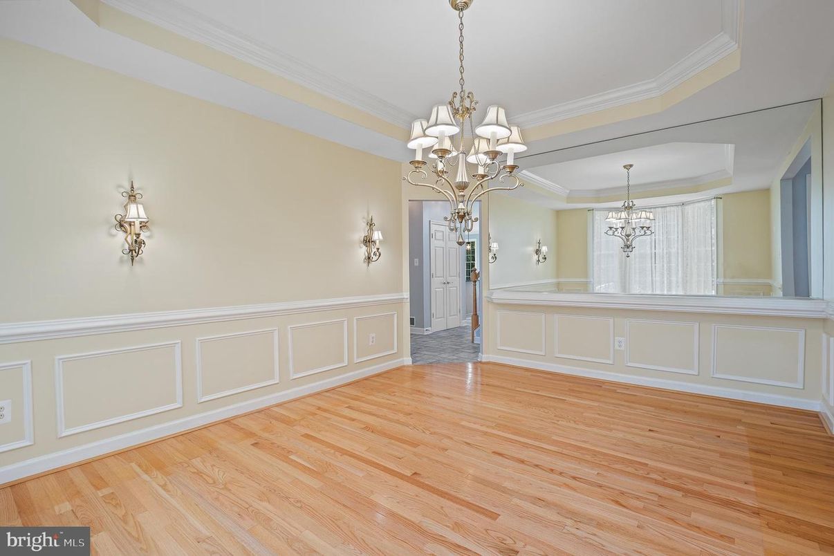 Chandelier, Empty room, Interior, Wood Texture Flooring