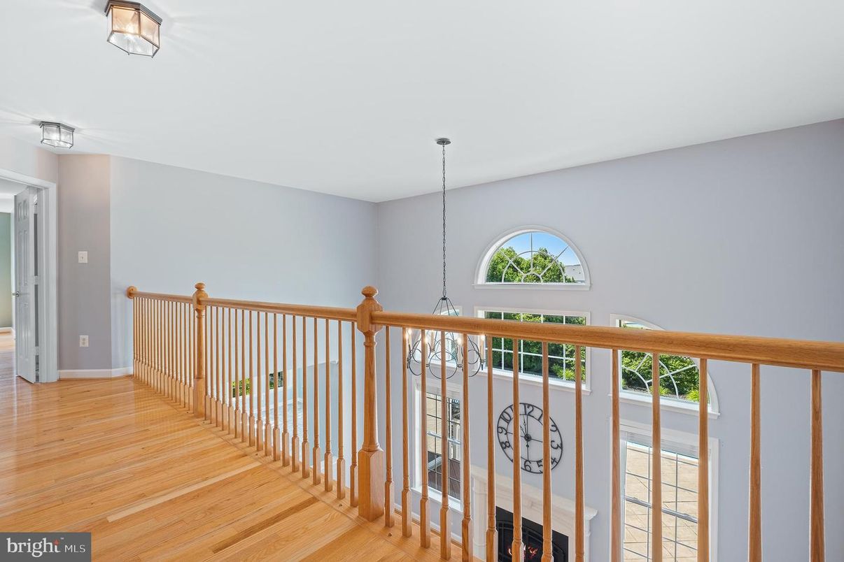 Interior, Pendant Lights, Wood Texture Flooring