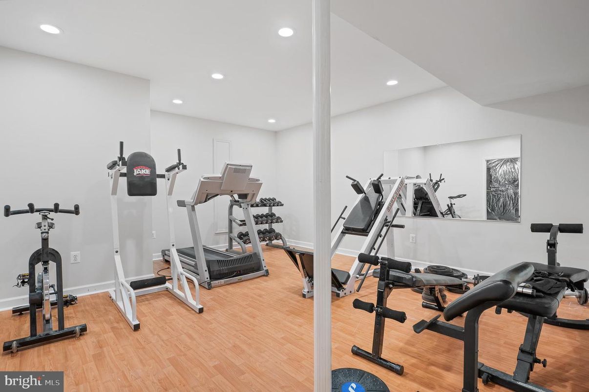 Fitness Equipment, Interior, Recessed Lighting, Wood Texture Flooring