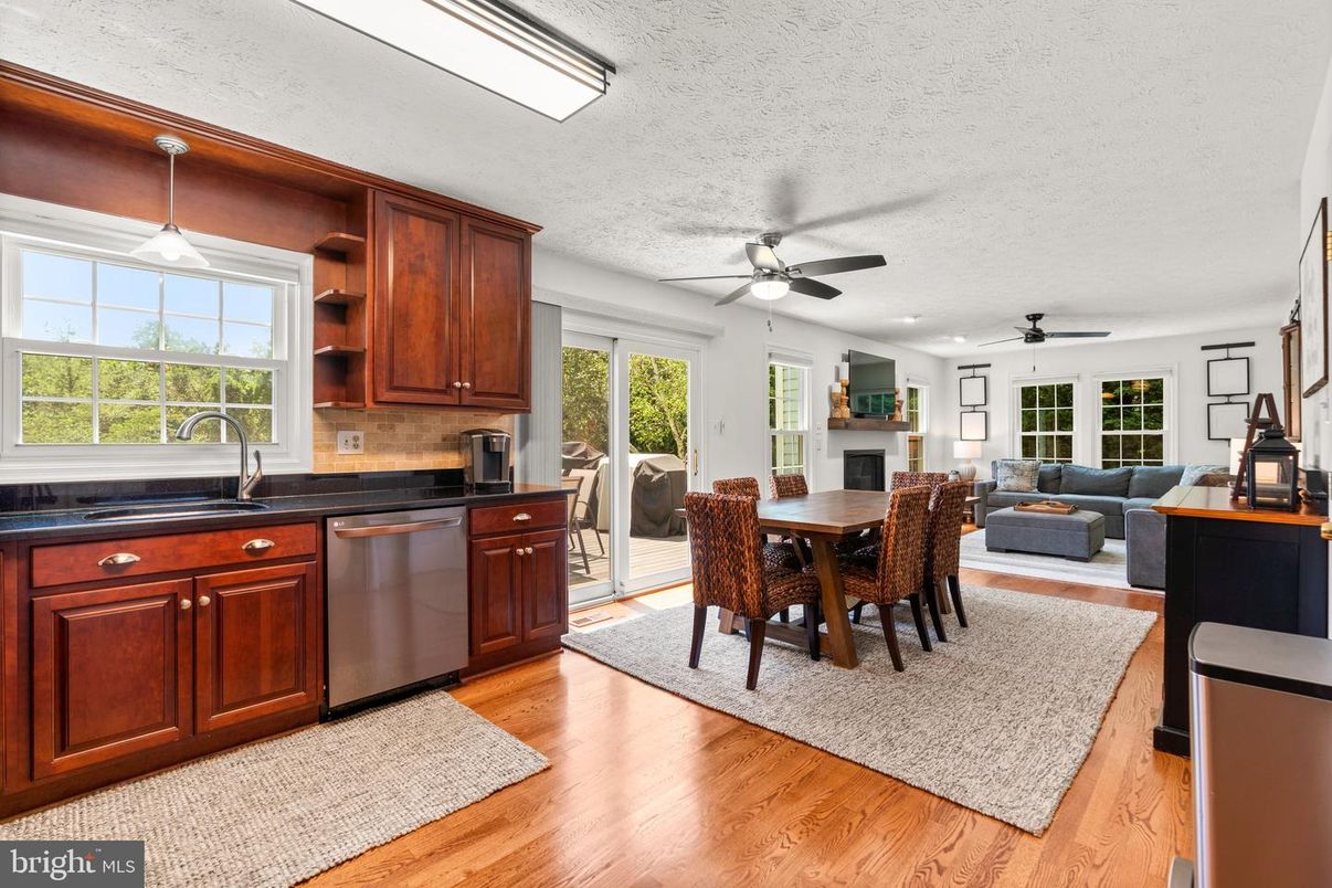 Dining room, Interior, Kitchen, Living room, Pendant Lights, Wood Texture Flooring