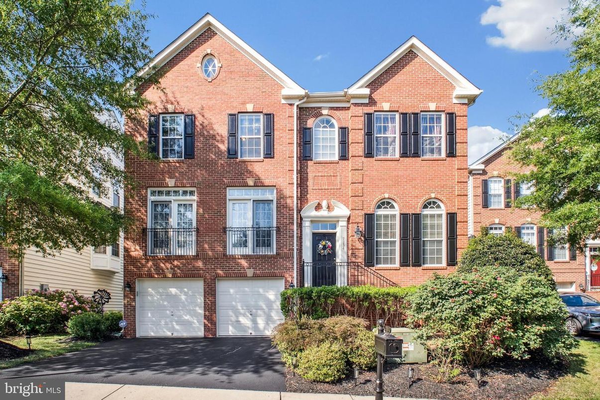 Attached, Exterior, Facade, Brick Facade, Brick Traditional
