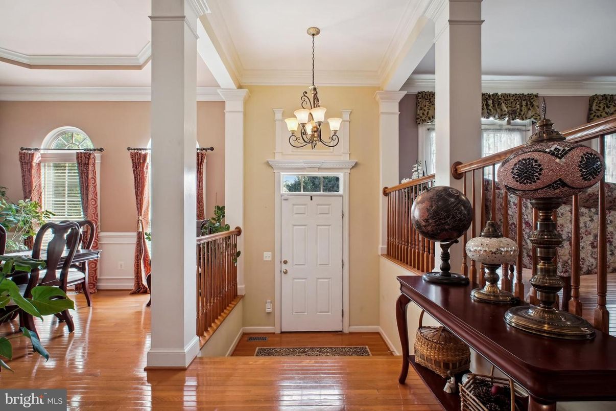 Chandelier, Interior, Wood Texture Flooring