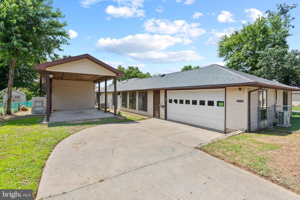 Detached Garage, Exterior