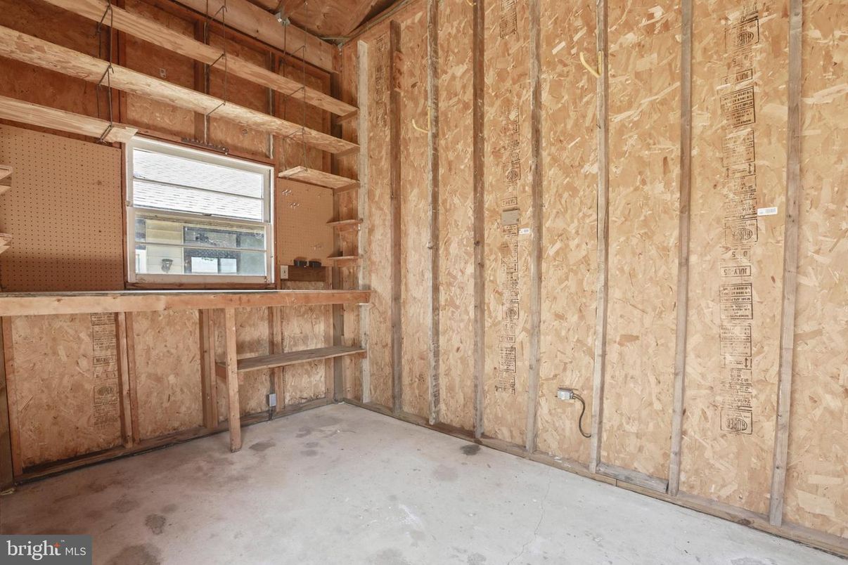 Empty room, Interior, Wooden Beams, Wooden Walls