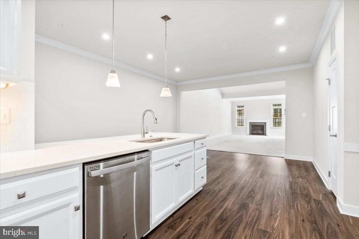 Fireplace, Interior, Kitchen, Pendant Lights, Recessed Lighting, Wood Texture Flooring