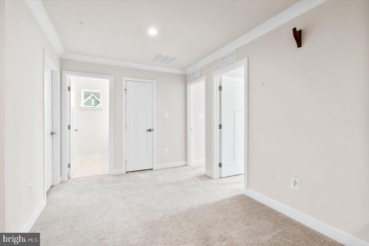 Empty room, Interior, Recessed Lighting