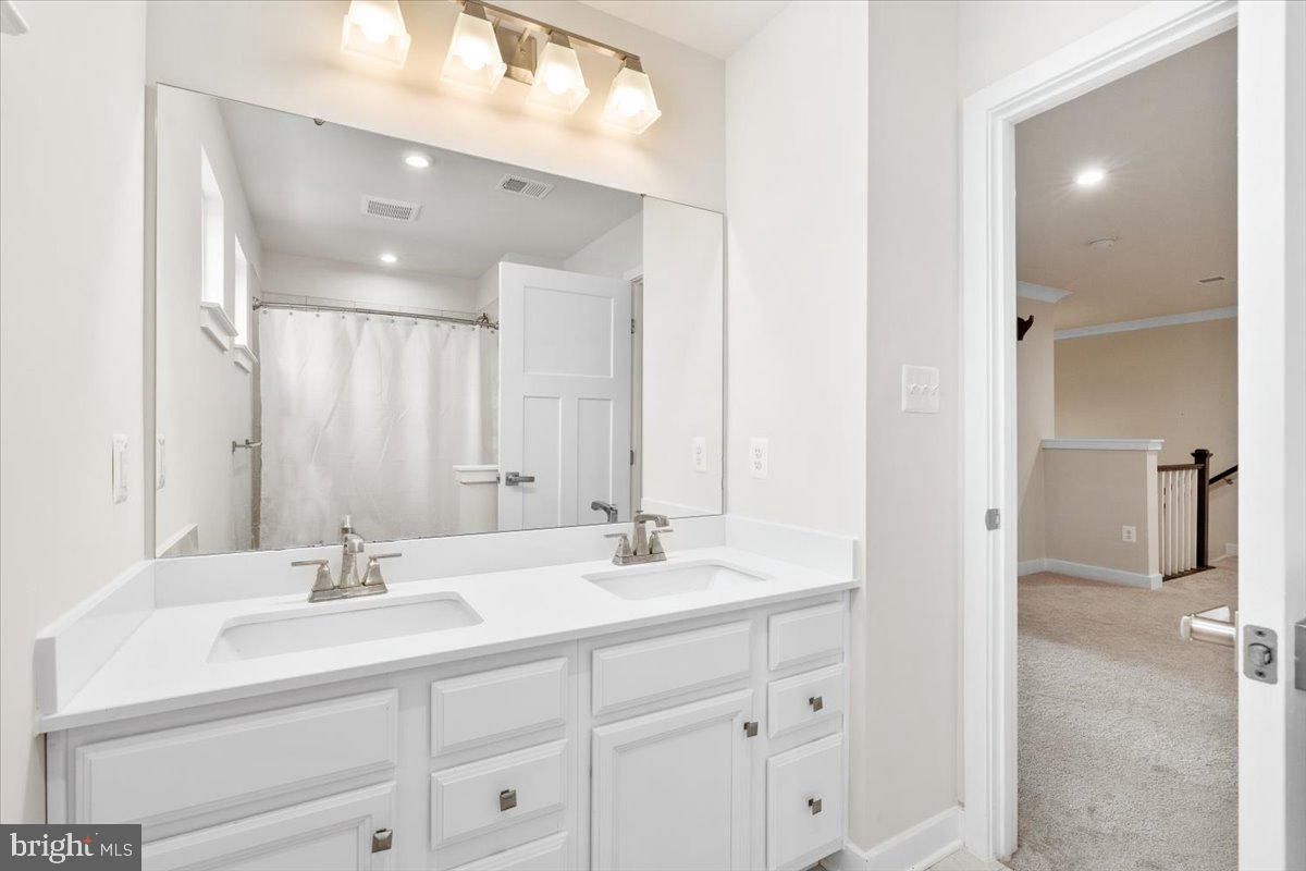 Bathroom, Dual Sink Vanities, Interior, Recessed Lighting