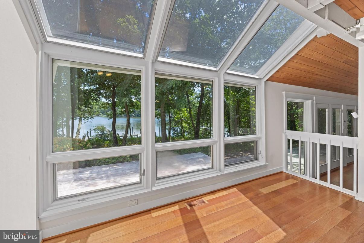 Interior, Sun Room, Water, Wooden Ceilings, Wood Texture Flooring