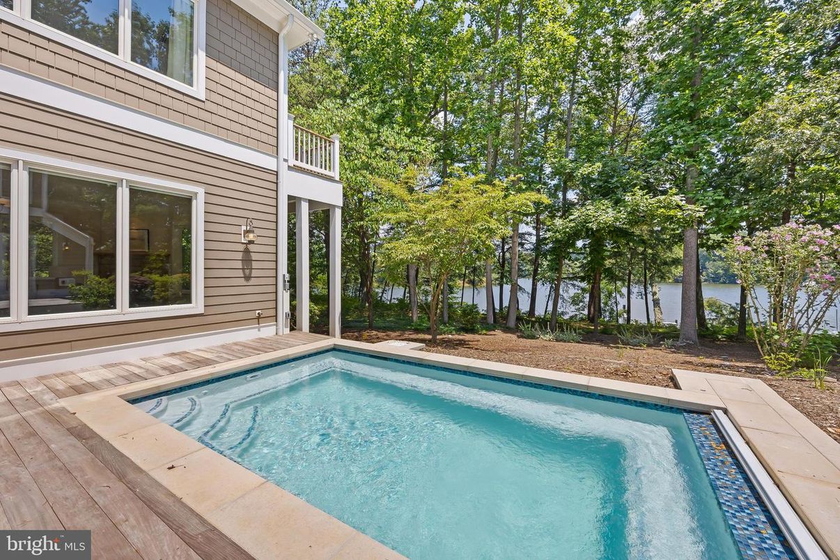 Exterior, Pool, Water