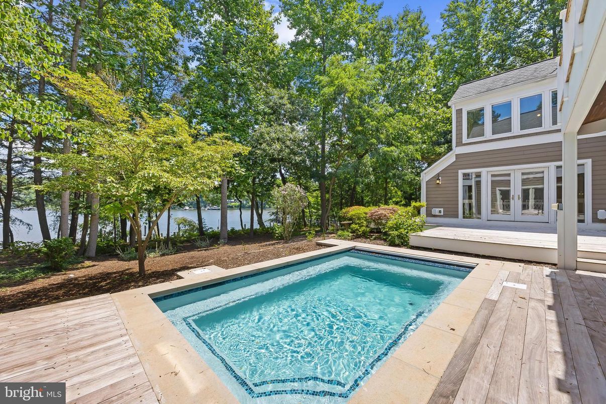 Exterior, Pool, Water