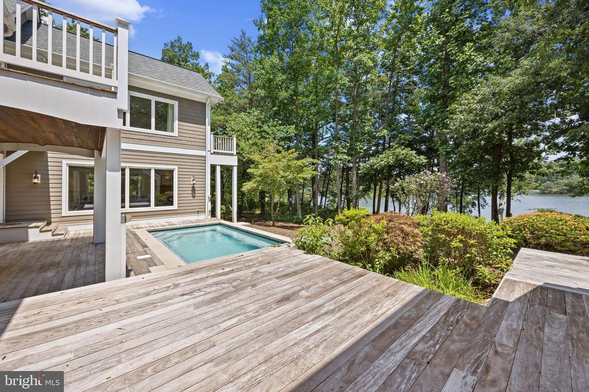 Exterior, Pool, Water