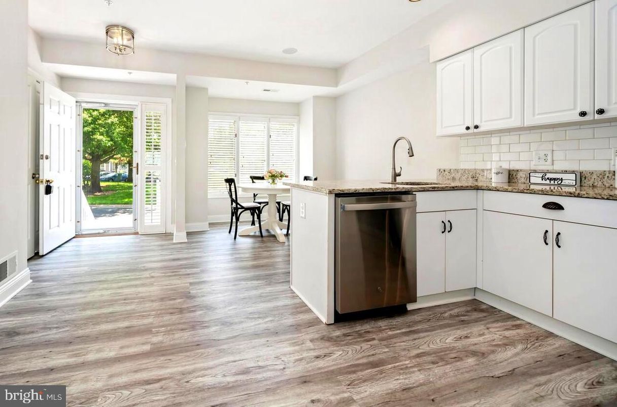 Dining room, Interior, Kitchen, Recessed Lighting, Wood Texture Flooring