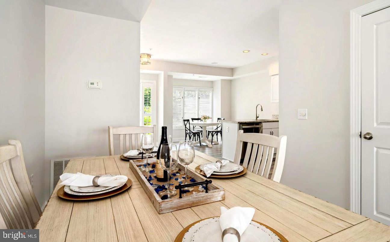 Dining room, Interior, Recessed Lighting