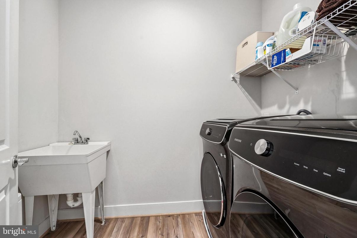 Interior, Washer, Wood Texture Flooring