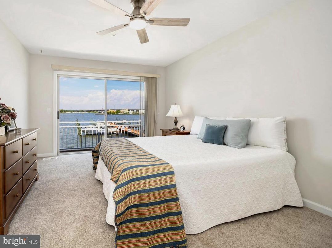 Bedroom, Interior, Water