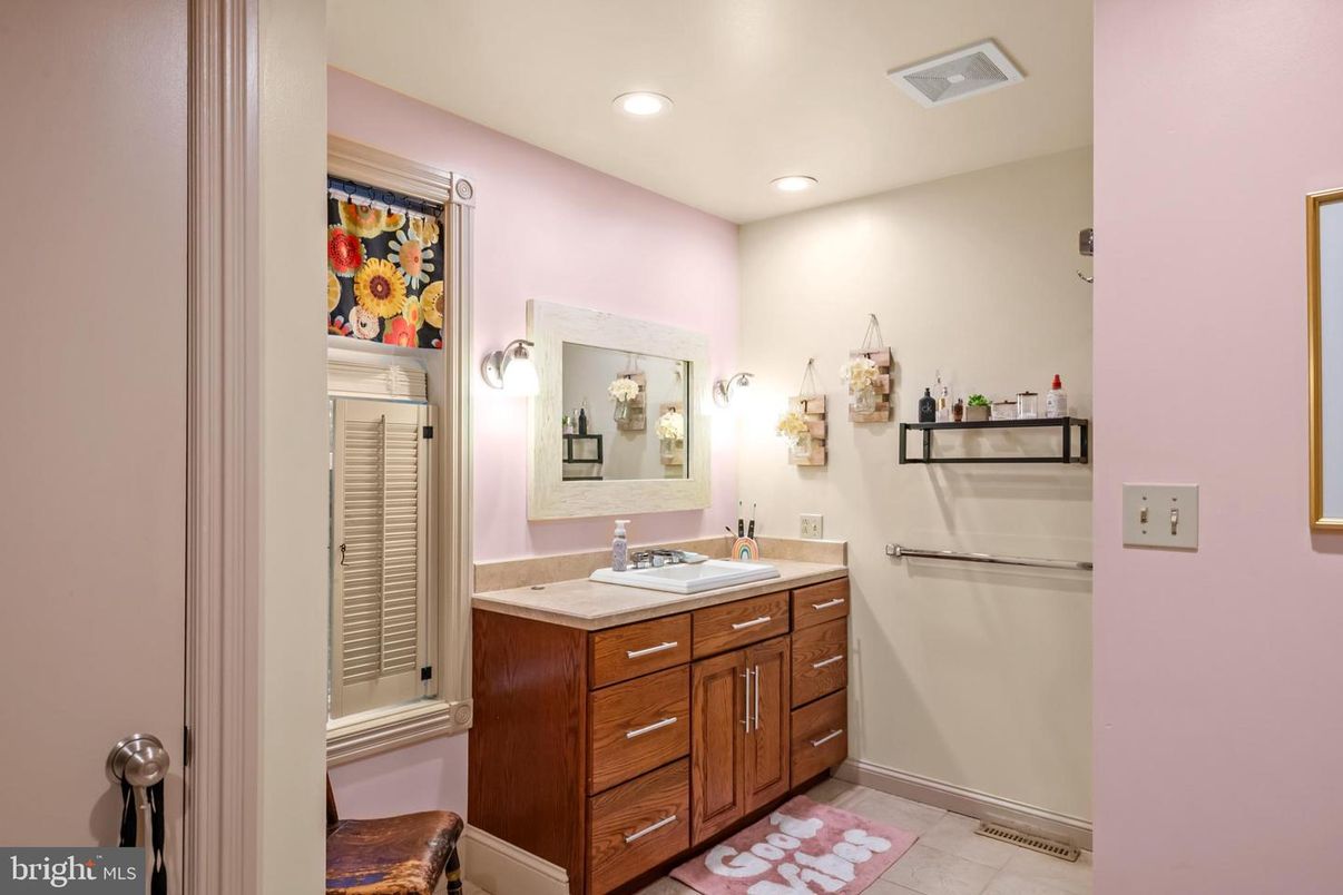 Bathroom, Interior, Recessed Lighting