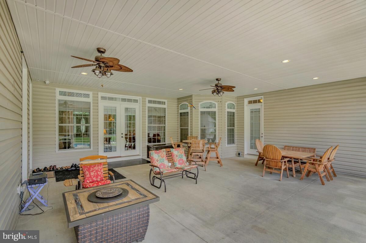 Dining room, Exterior, Recessed Lighting