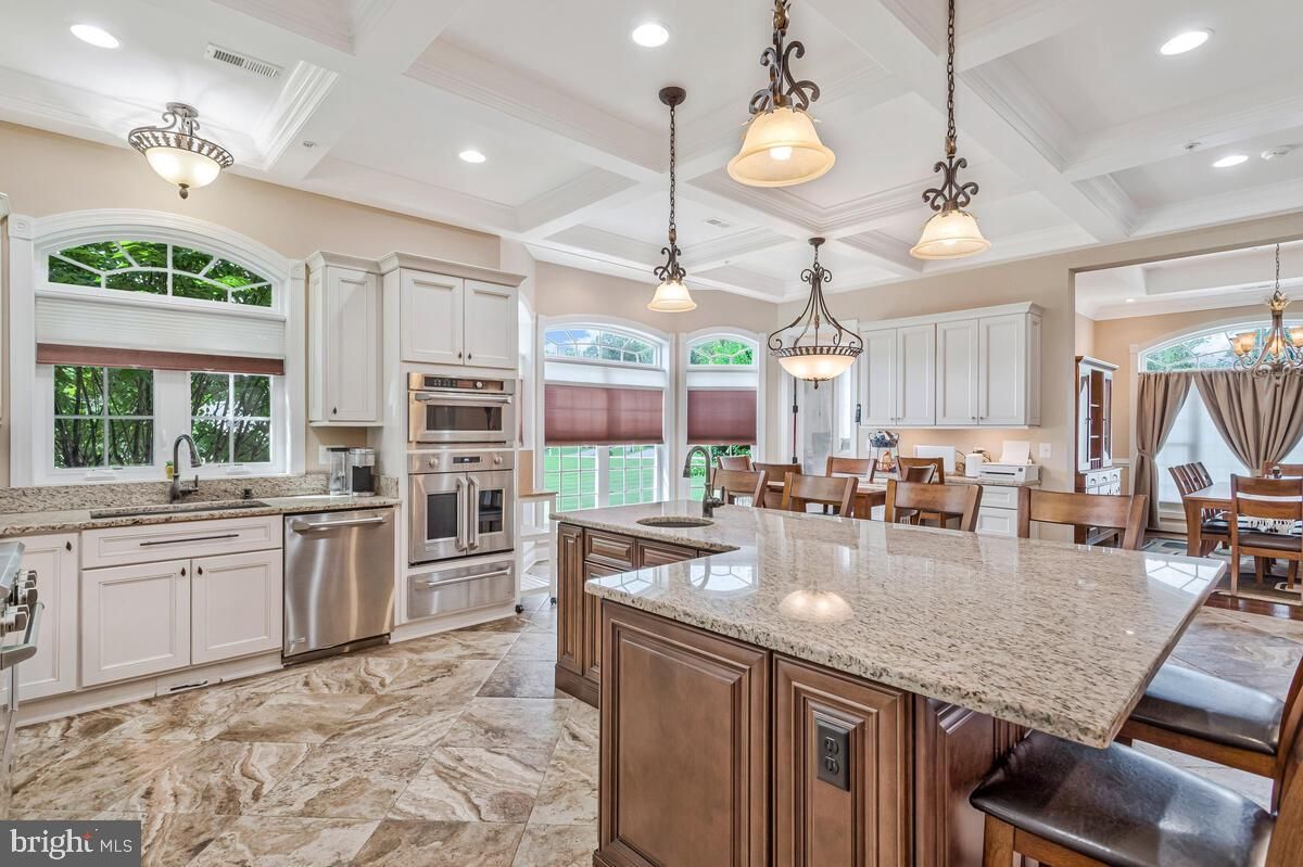 Dining room, Interior, Kitchen, Pendant Lights, Recessed Lighting, Stainless Steel Appliances