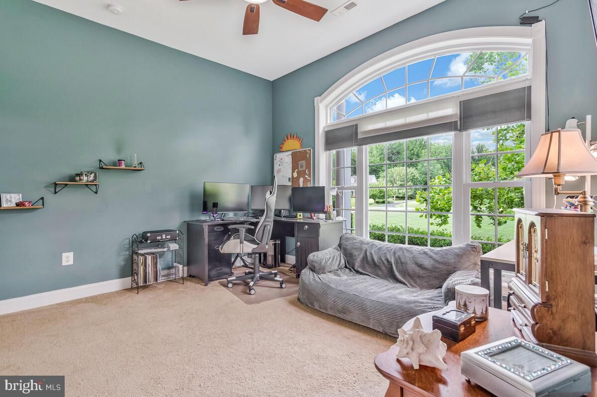 Home Office, Interior