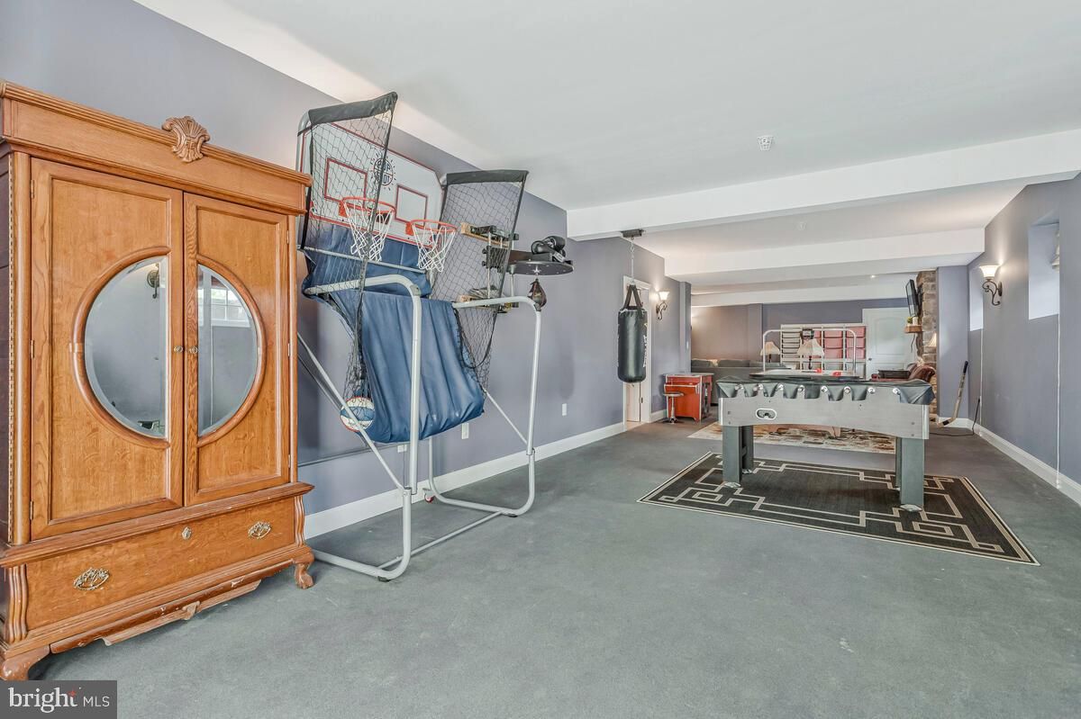 Game Room, Interior