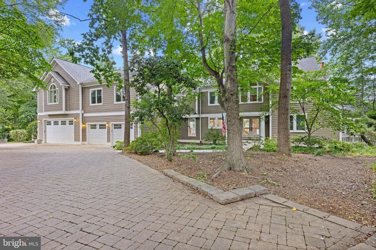 Attached, Exterior, Facade, Rowhouse