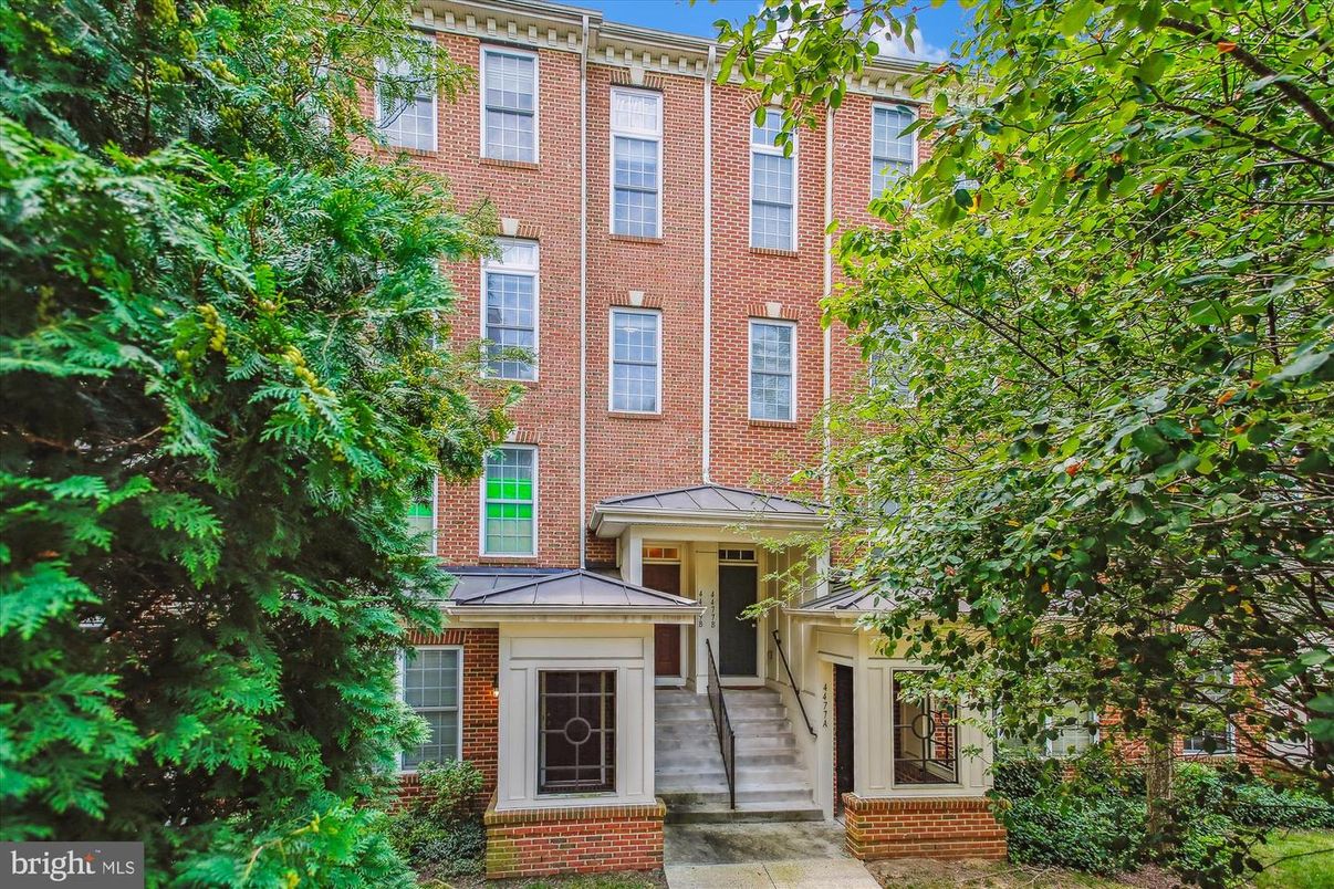 Exterior, Facade, Brick Facade, Rowhouse
