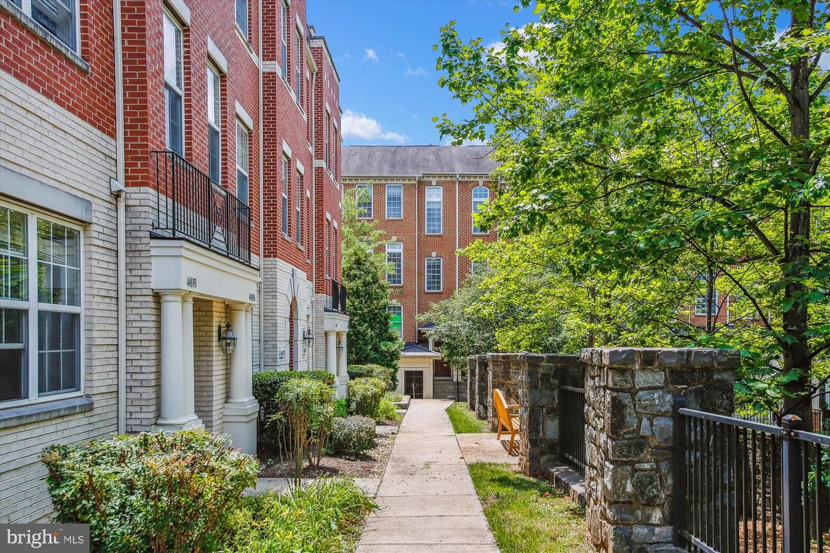 Exterior, Facade, Brick Facade, Rowhouse