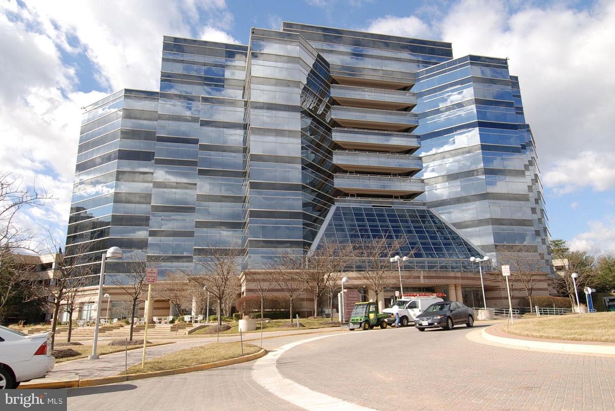 Exterior, Facade, Condo Building