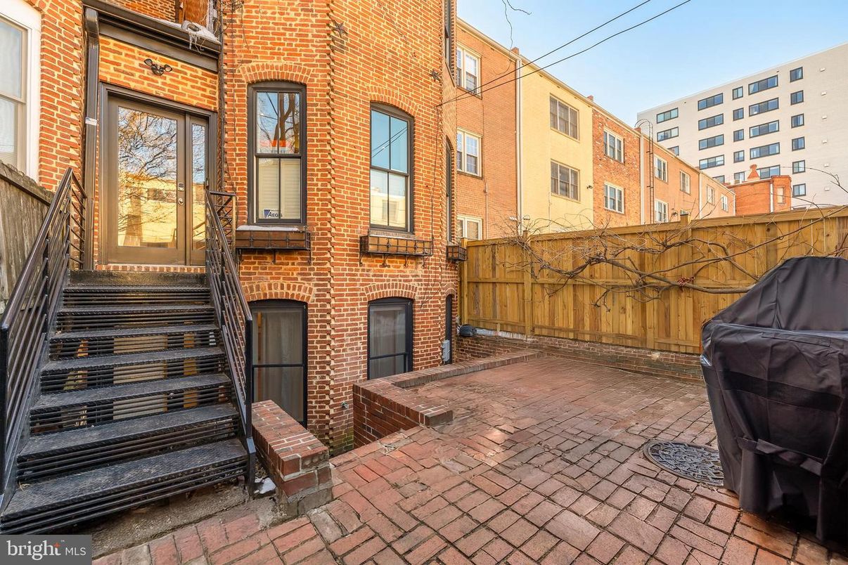 Exterior, Facade, Brick Facade, Rowhouse