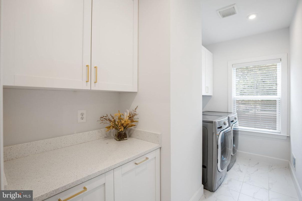 Interior, Marble, Recessed Lighting, Washer