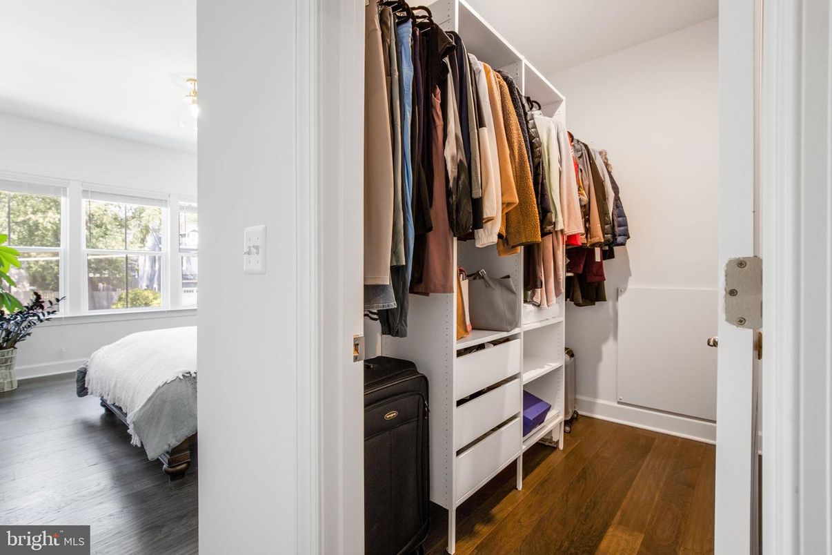 Interior, Walk-in Closets, Wood Texture Flooring