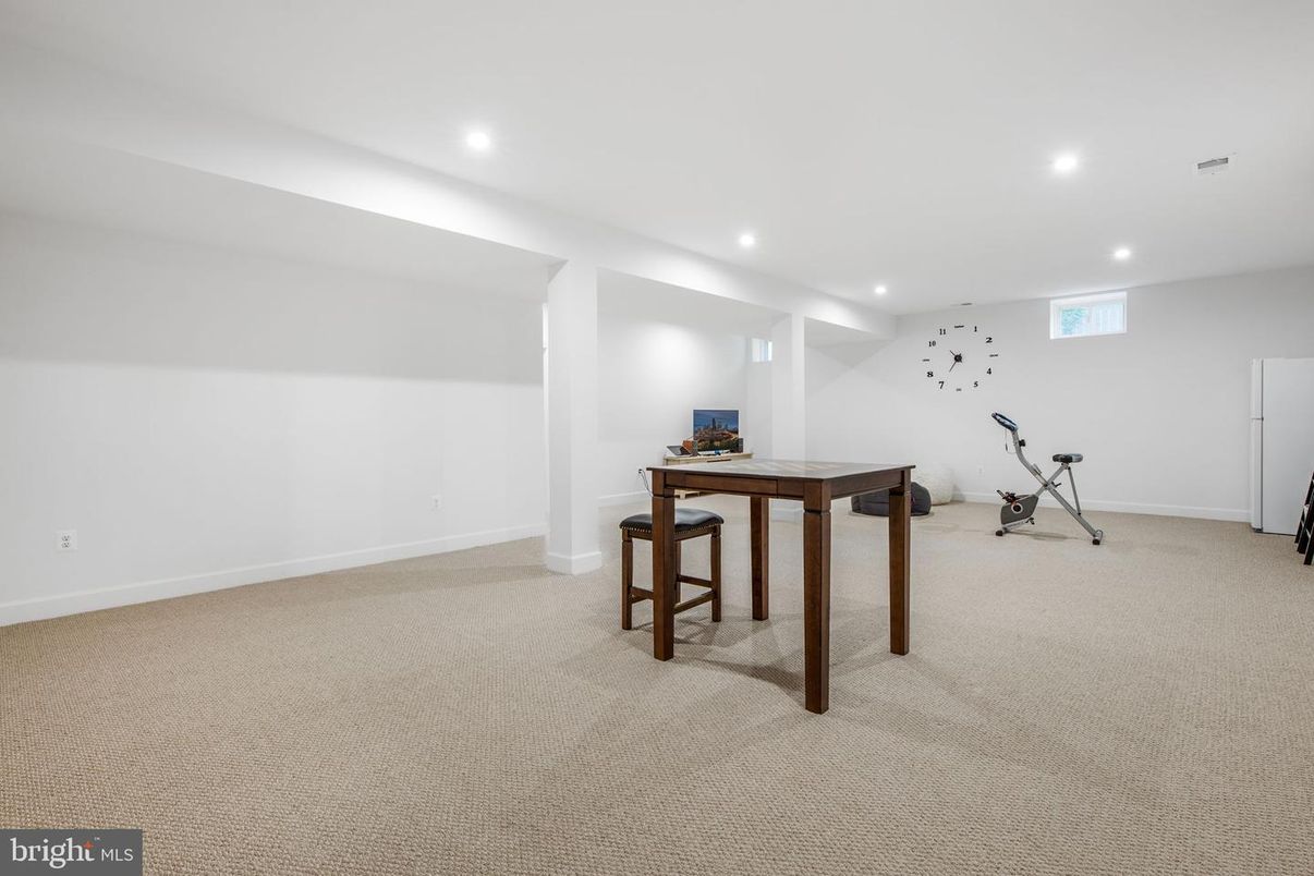 Fitness Equipment, Game Room, Home Office, Interior, Recessed Lighting