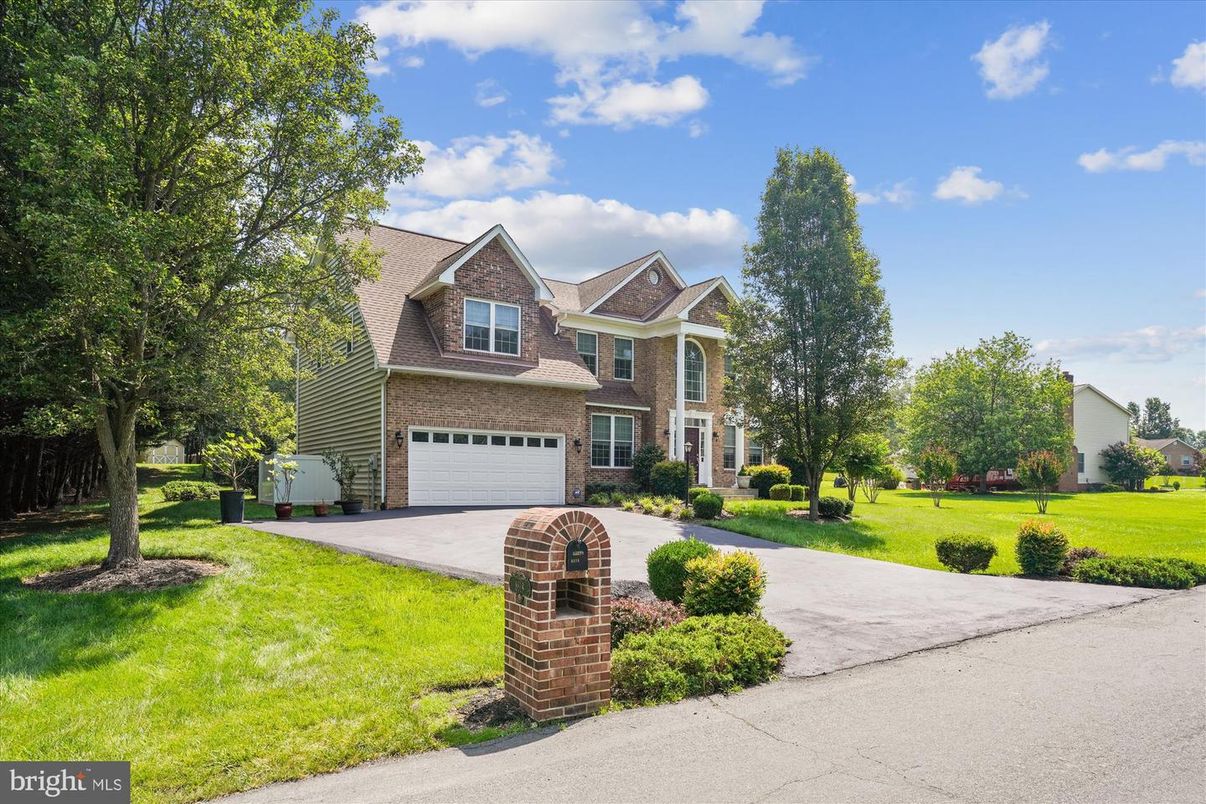 Attached, Exterior, Facade, Brick Facade, Cape Cod