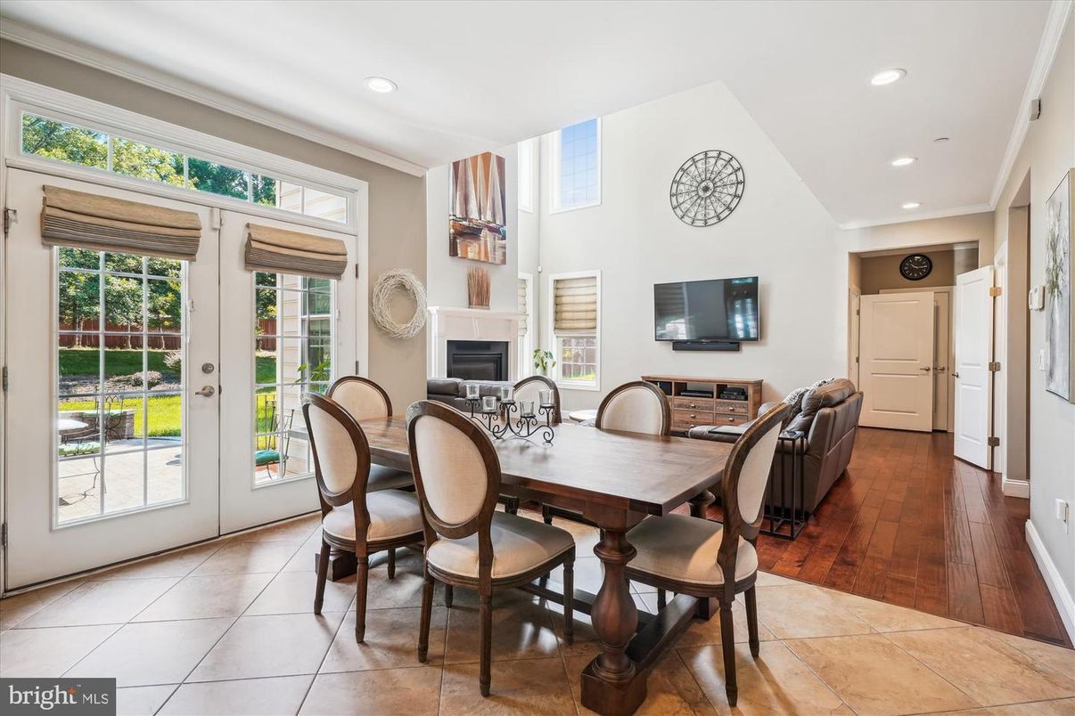 Dining room, Fireplace, Interior, Recessed Lighting, Wood Texture Flooring